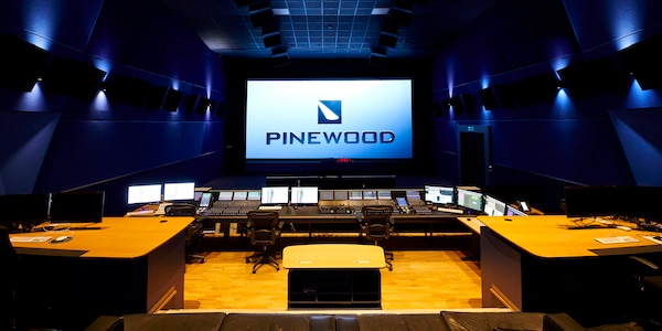 Post Pinewood 600x300