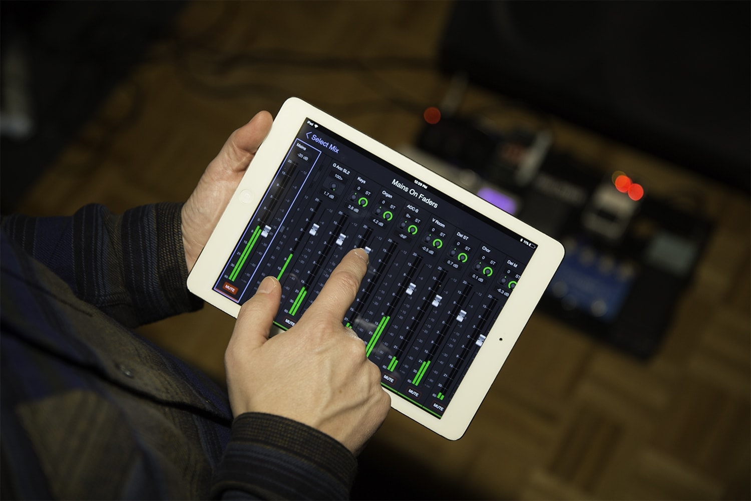 Remote monitor app for Avid VENUE S6L digital audio mixers