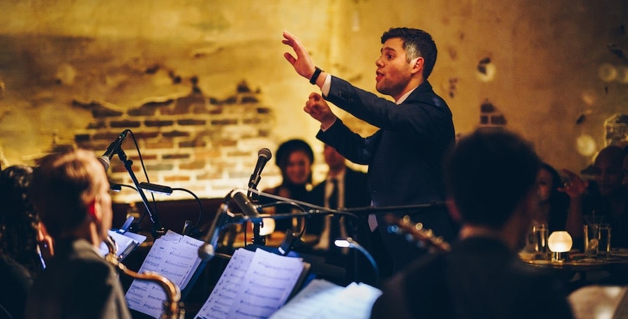 Steven Feifke conducting at the Django